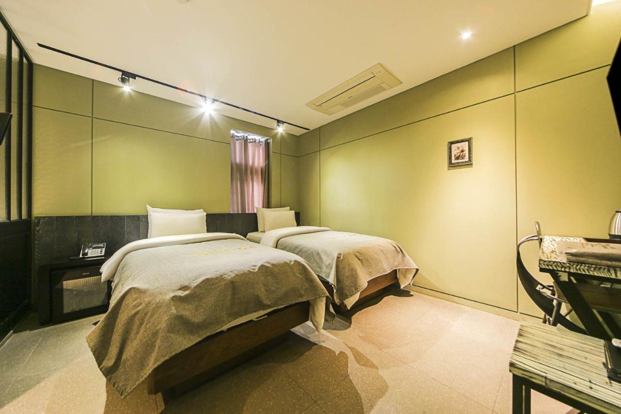 Hotel Myeongjak Chuncheon Exterior photo