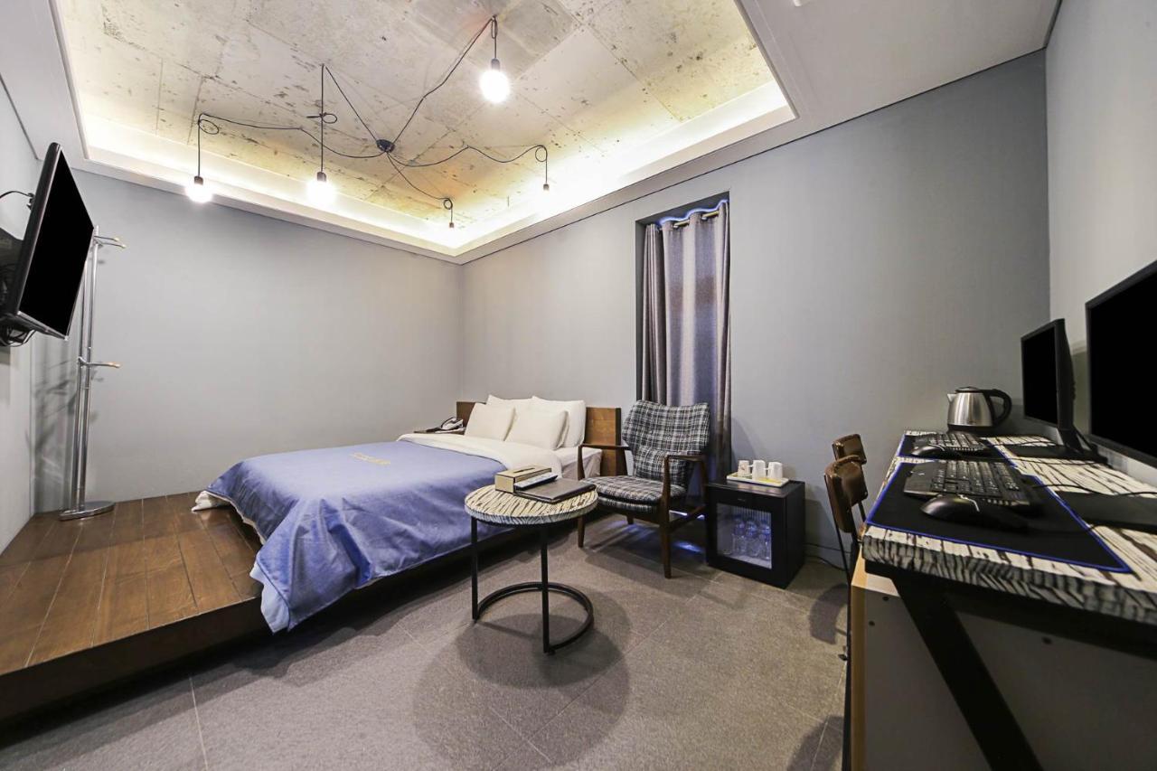 Hotel Myeongjak Chuncheon Exterior photo