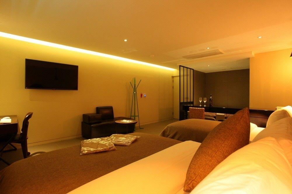 Hotel Myeongjak Chuncheon Exterior photo
